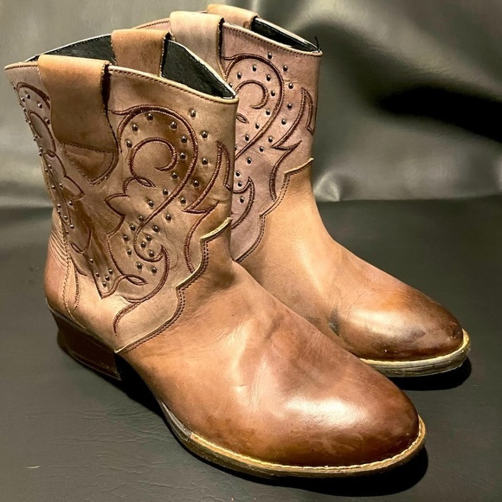 Sterling River Ankle Boots Size 8